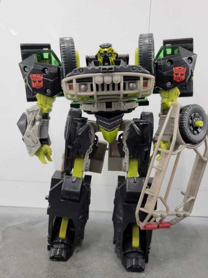 Ratchet - Voyager Class - Hasbro (Transformers) action figure collectible - Main Image 2