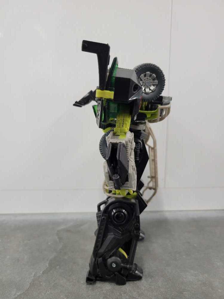 Ratchet - Voyager Class - Hasbro (Transformers) action figure collectible - Main Image 3