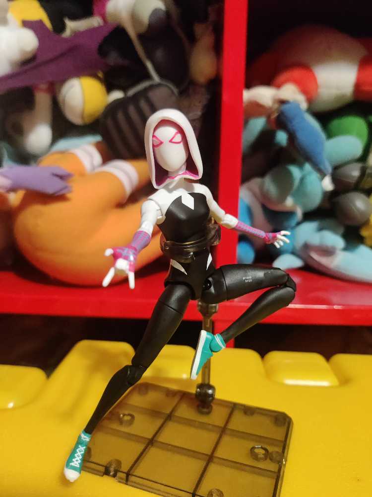 Spider-Man Retro - Spider-Gwen (Spider-Verse) - Hasbro (Marvel Legends) action figure collectible [Barcode 5010994181901] - Main Image 3