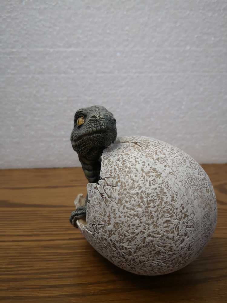 Velociraptor egg - NEMESIS NOW action figure collectible - Main Image 2