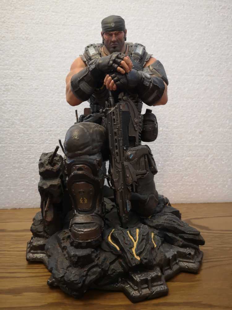 Marcus Fenix  action figure collectible - Main Image 2
