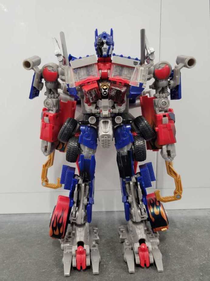 Optimus Prime Leader Robot Mode  - Hasbro (Hunt For The Decepticons) action figure collectible - Main Image 2