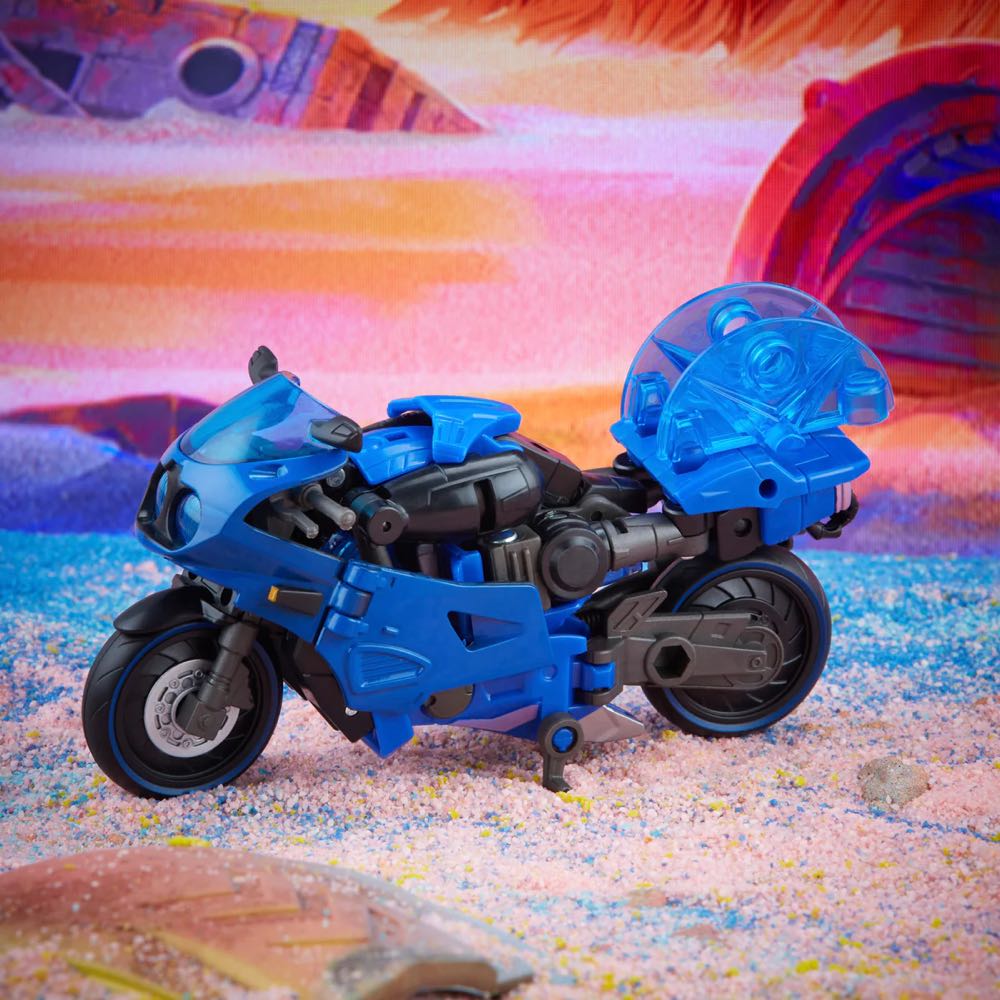 Legacy Deluxe Class Prime Universe Arcee - Hasbro (Transformers) action figure collectible - Main Image 3