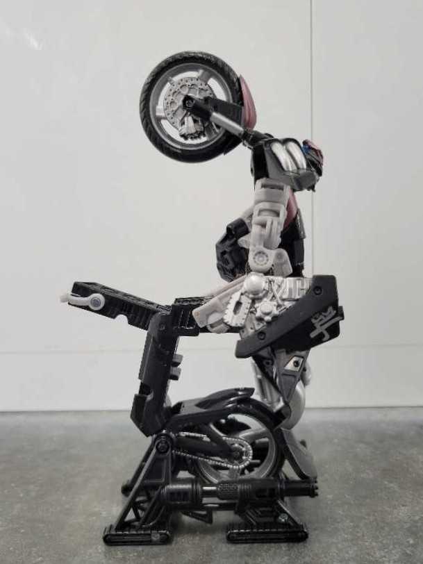 Elita One - Hasbro (Hunt For The Decepticons) action figure collectible - Main Image 3