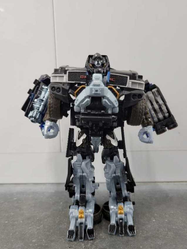 Ironhide - Hasbro (Hunt For The Decepticons) action figure collectible - Main Image 2