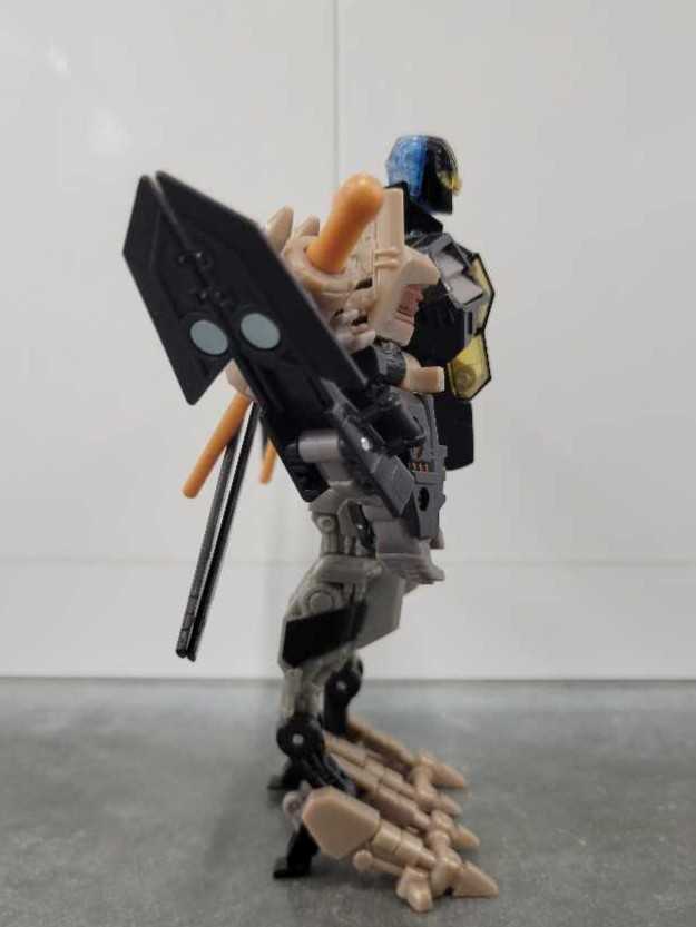 Tomahawk - Hasbro (Hunt For The Decepticons) action figure collectible - Main Image 3