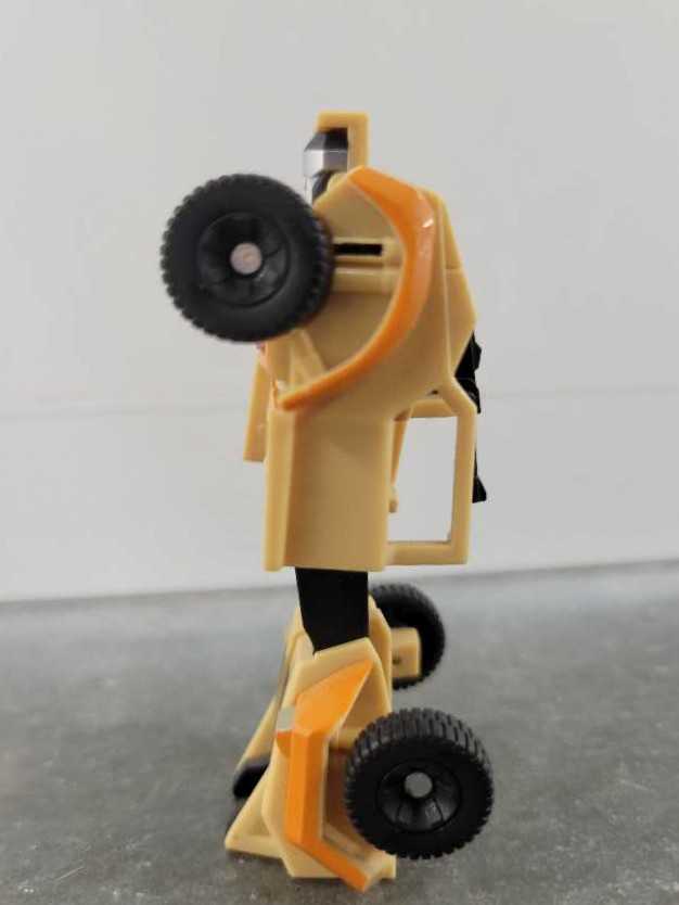 Sandstorm Robot Mode - Hasbro (Hunt For The Decepticons) action figure collectible - Main Image 4