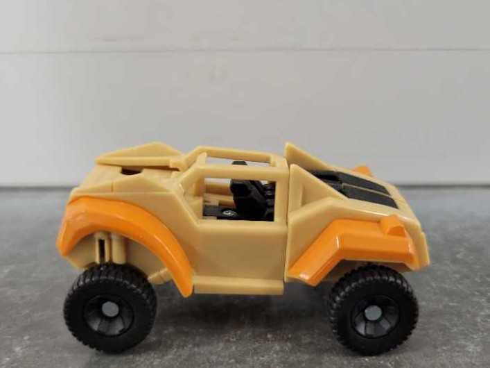 Sandstorm Vehicle Mode Missing Tire Gun - Hasbro (Hunt For The Decepticons) action figure collectible - Main Image 3