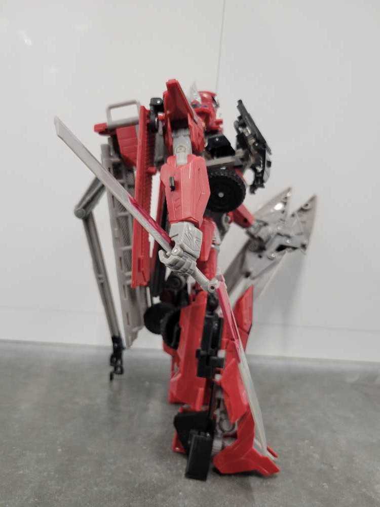 Sentinel Prime Leader Robot Mode - Hasbro (Dark Of The Moon) action figure collectible - Main Image 3