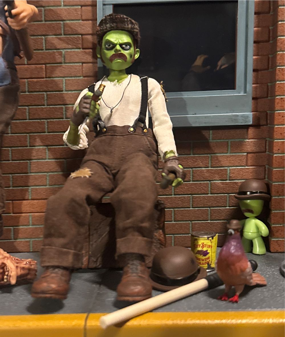 Mezco One:12 Hoodlumz King Of The Block - Mezco action figure collectible [Barcode 696198760675] - Main Image 2