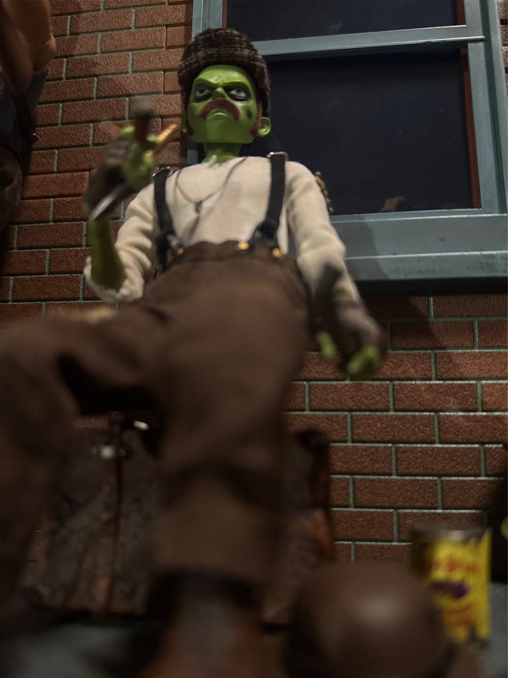 Mezco One:12 Hoodlumz King Of The Block - Mezco action figure collectible [Barcode 696198760675] - Main Image 4