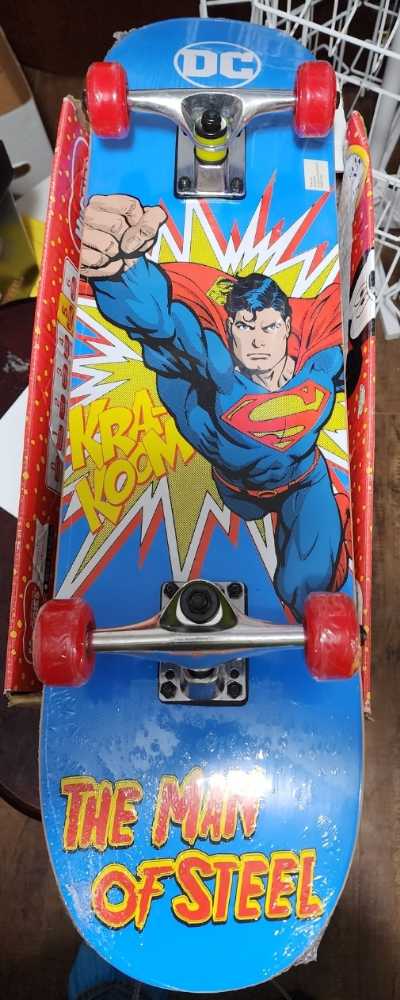 Superman Skateboard   action figure collectible [Barcode 025543011009] - Main Image 2