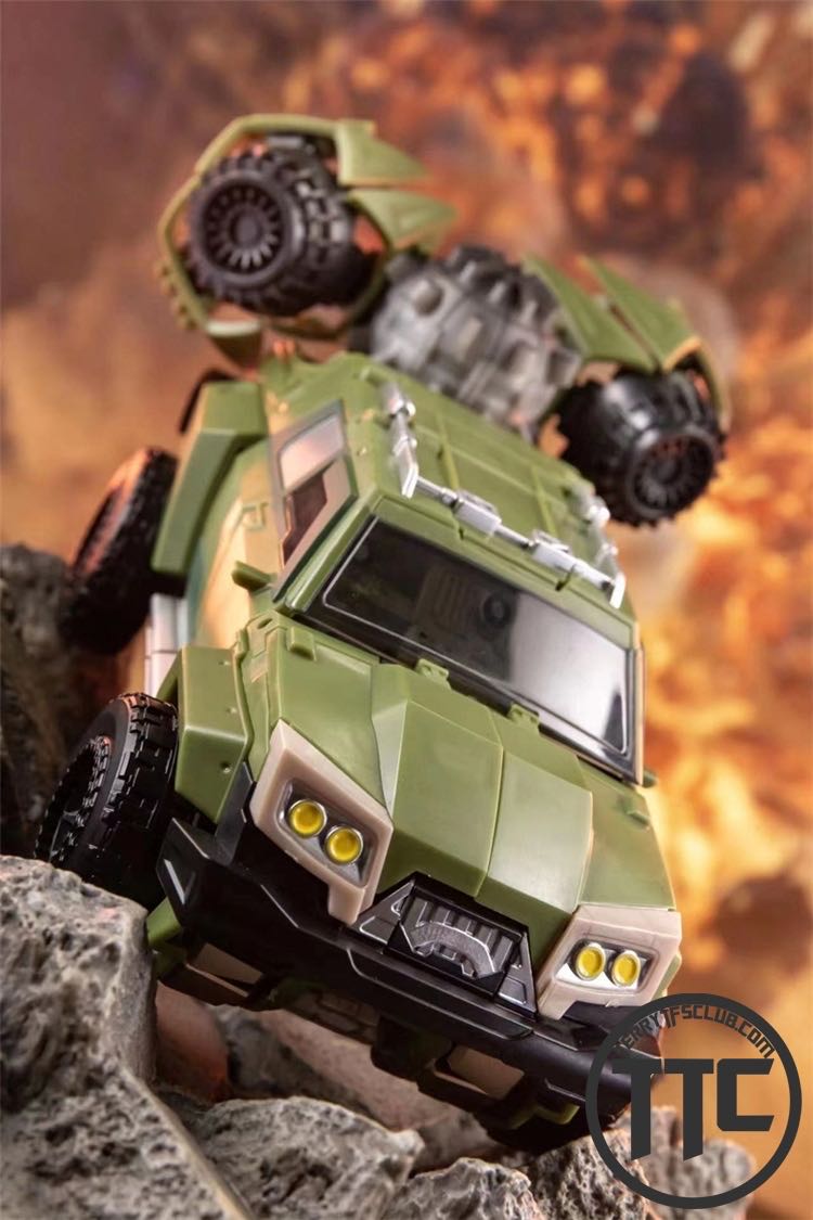 Bulkhead - Black Mamba (TF Prime) action figure collectible - Main Image 3