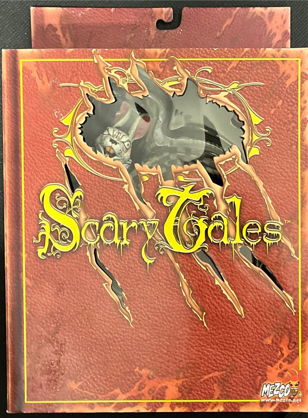 Scary Tales White Rabbit  action figure collectible [Barcode 696198660036] - Main Image 2