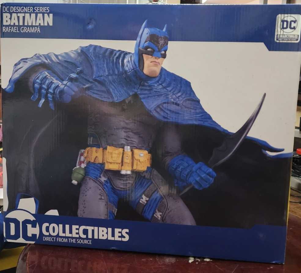 Dc Collectibles Dc Designer Series: Batman By Rafael Grampá Statue  action figure collectible [Barcode 761941362960] - Main Image 2
