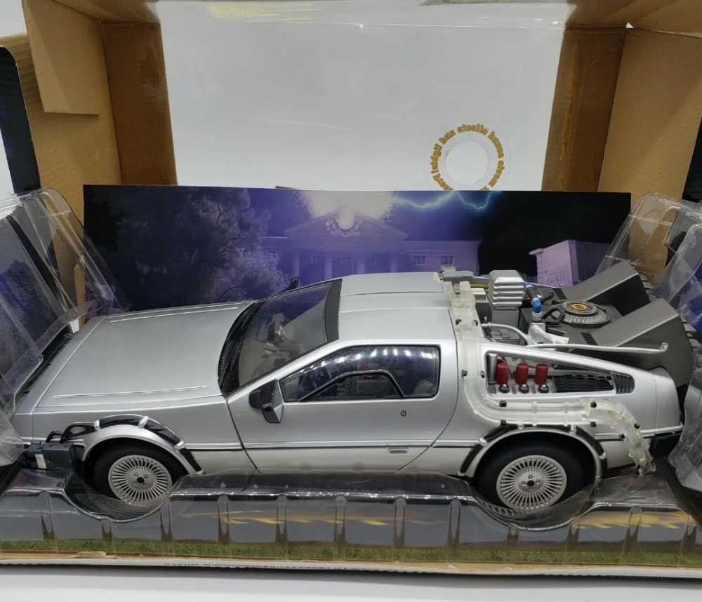 Back to the Future Part II 1/15th Scale Time Machine Vehicle Set - Diamond Select action figure collectible [Barcode 699788823729] - Main Image 2