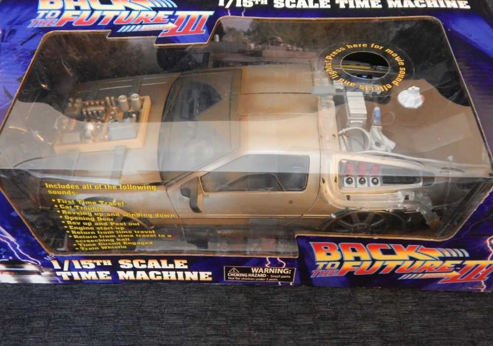 Back to the Future Part 3 III 1/15 Time Machine DeLorean Diamond Select - Diamond Select action figure collectible [Barcode 699788210154] - Main Image 3