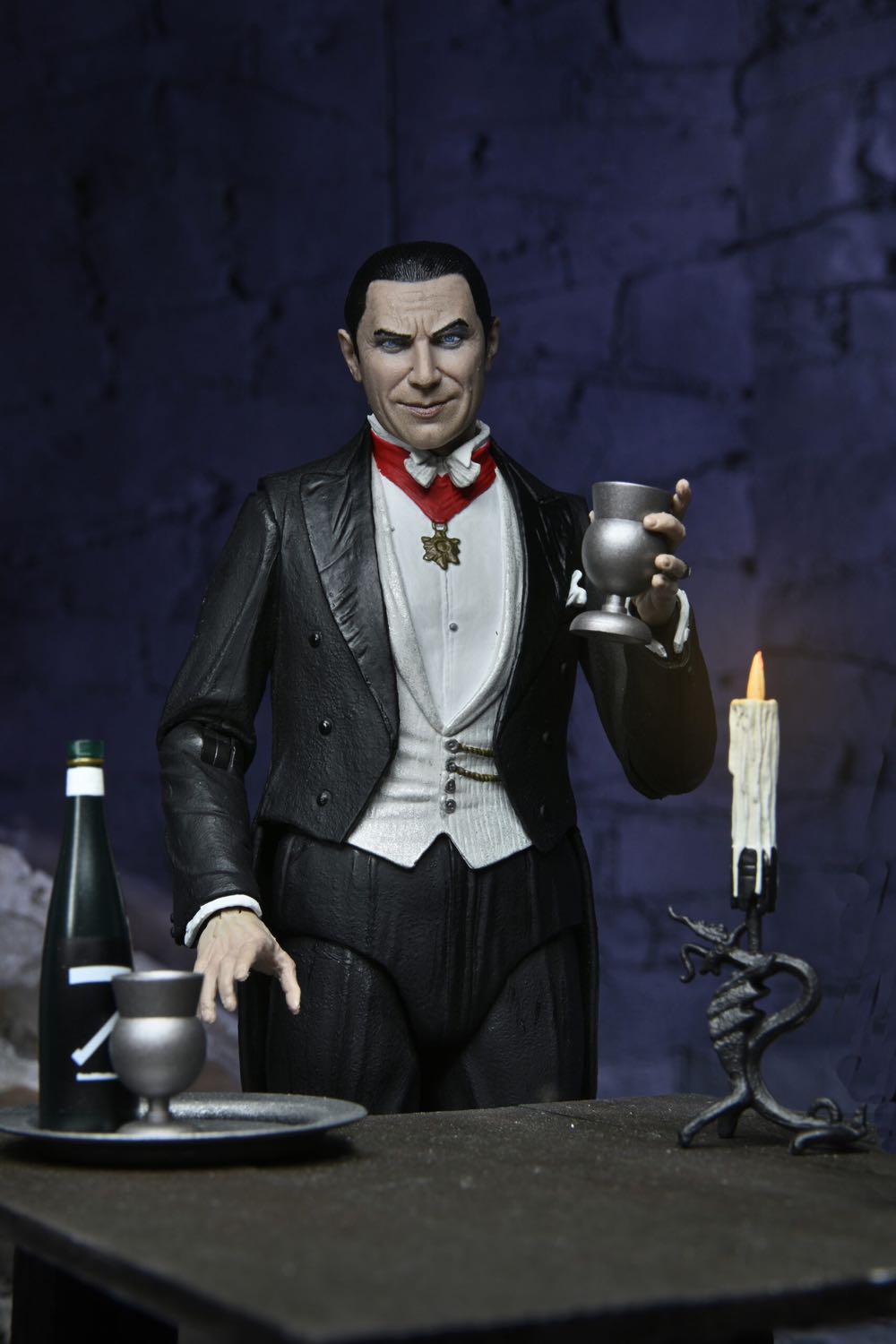 Dracula - Neca (Universal Monsters) action figure collectible - Main Image 3