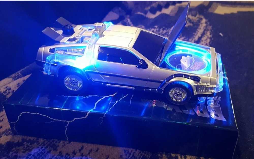 2015 Perth Mint Back to the Future Dolorean 1 silver ounce .999 - Perth Mint Australia (Back To The Future) action figure collectible [Barcode 9327025031255] - Main Image 3