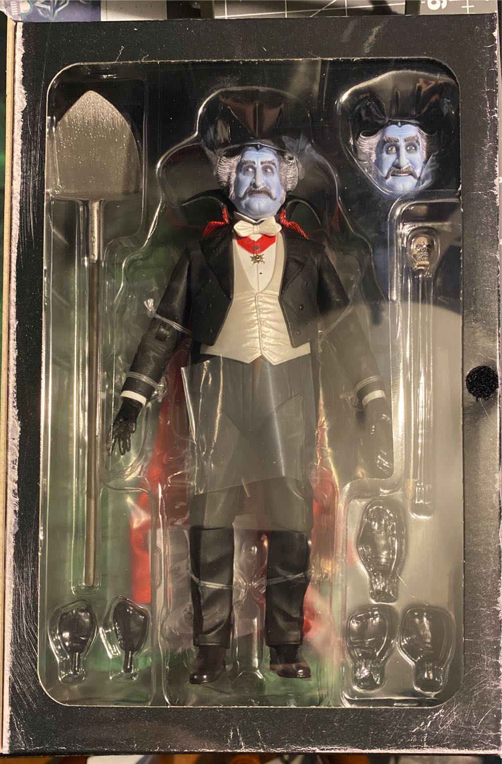 NECA Munsters The Count - Neca (The Munsters) action figure collectible [Barcode 634482560952] - Main Image 2