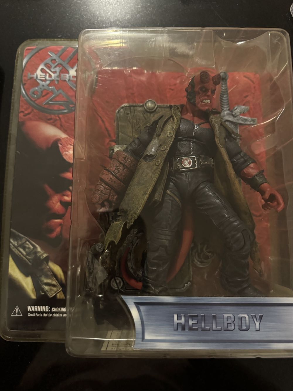 Hellboy - Mezco (Hellboy) action figure collectible [Barcode 696198150346] - Main Image 2