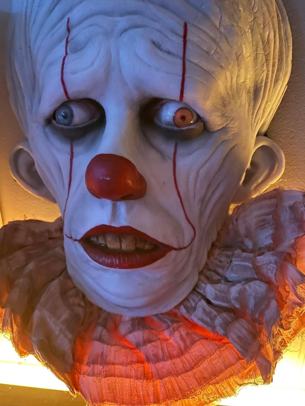 Black Apple FX: Pennywise Wall Hanger - Black Apple Fx (IT Chapter 2) action figure collectible - Main Image 1