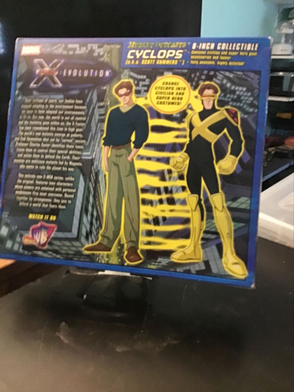 Marvel Comics X-Men-Cyclops Figure - Toybiz (X-men Evolution) action figure collectible [Barcode 035112442929] - Main Image 2