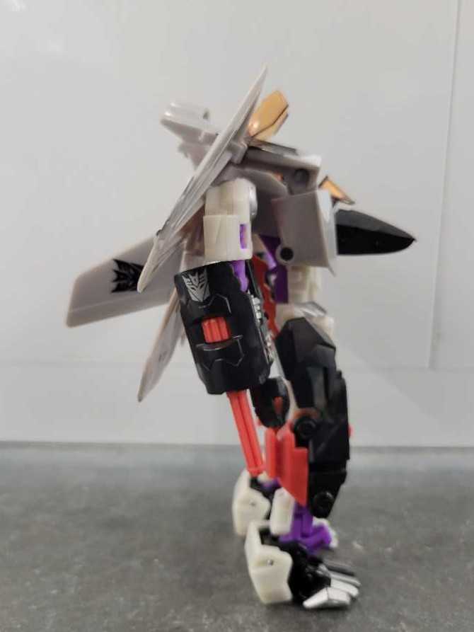 Thrust With Bumblebee Crash Landing Attack Target - Hasbro (Hunt For The Decepticons) action figure collectible - Main Image 3