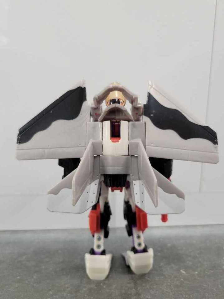 Thrust With Bumblebee Crash Landing Attack Target - Hasbro (Hunt For The Decepticons) action figure collectible - Main Image 4
