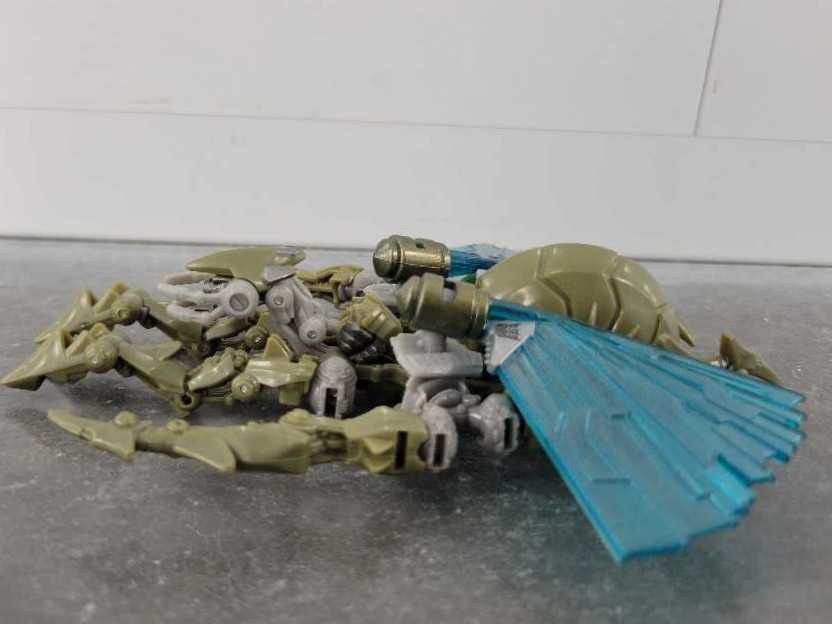 Insecticon Beast Mode - Hasbro (Hunt For The Decepticons) action figure collectible - Main Image 3