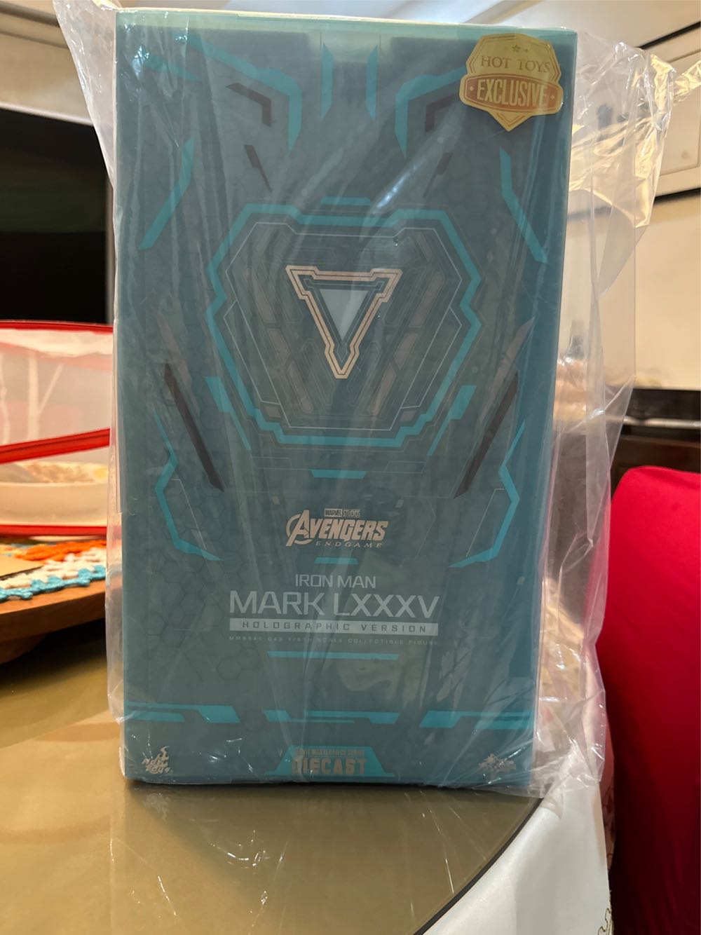Iron Man Mark 85 Holographic Version - Hot Toys (Avengers Endgame) action figure collectible [Barcode 4895228611338] - Main Image 2