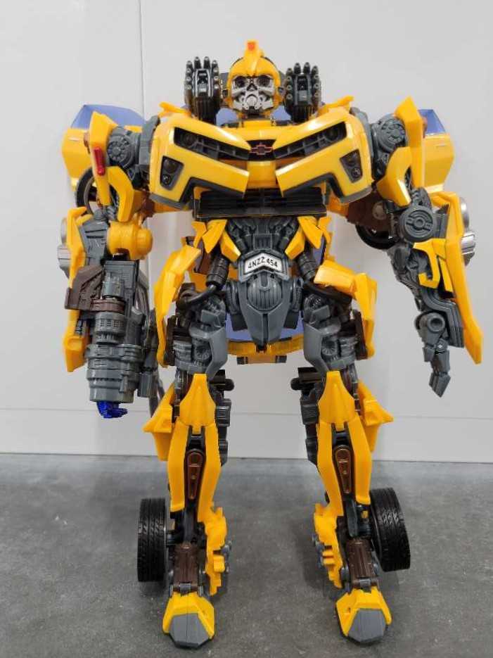 Bumblebee Battle Ops Robot Mode - Hasbro (Hunt For The Decepticons) action figure collectible - Main Image 2