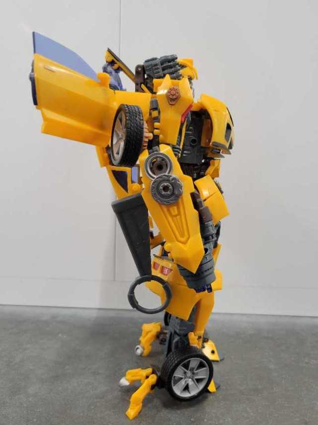 Bumblebee Battle Ops Robot Mode - Hasbro (Hunt For The Decepticons) action figure collectible - Main Image 3