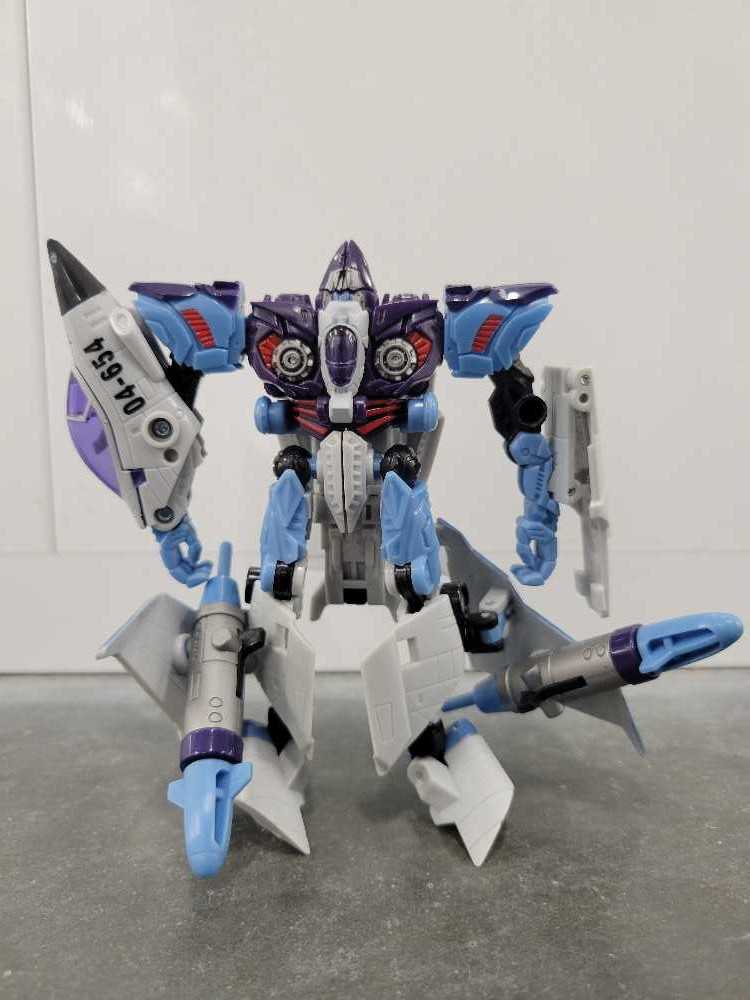 Jetblade Robot Mode - Hasbro (Hunt For The Decepticons) action figure collectible - Main Image 2