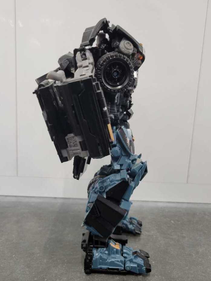 Ironhide Leader - Hasbro (Dark Of The Moon) action figure collectible - Main Image 3