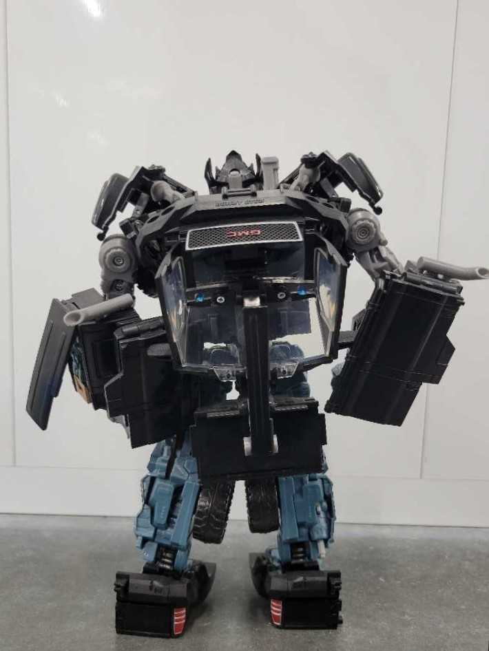 Ironhide Leader - Hasbro (Dark Of The Moon) action figure collectible - Main Image 4