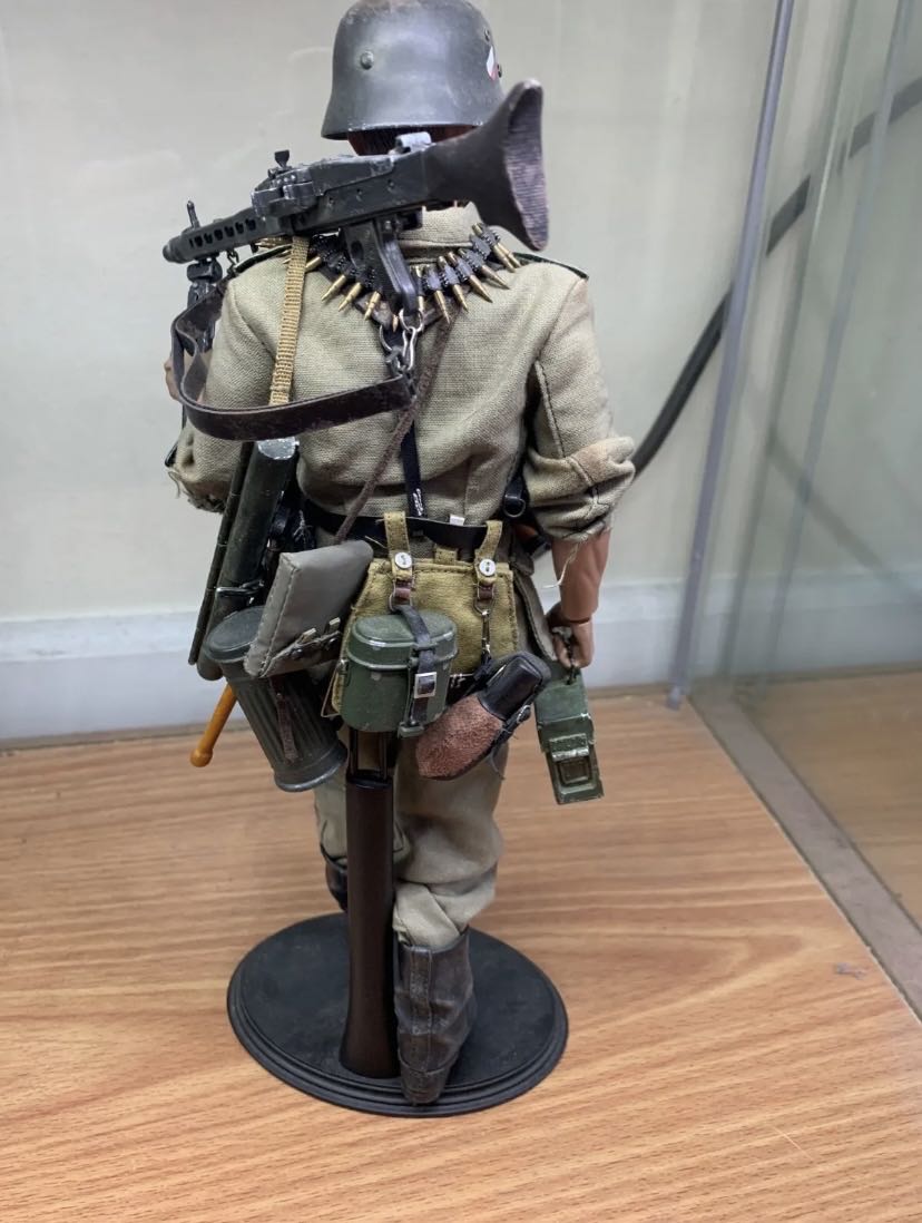 Wehrmacht MG-42 Gunner  (WWII) action figure collectible - Main Image 3