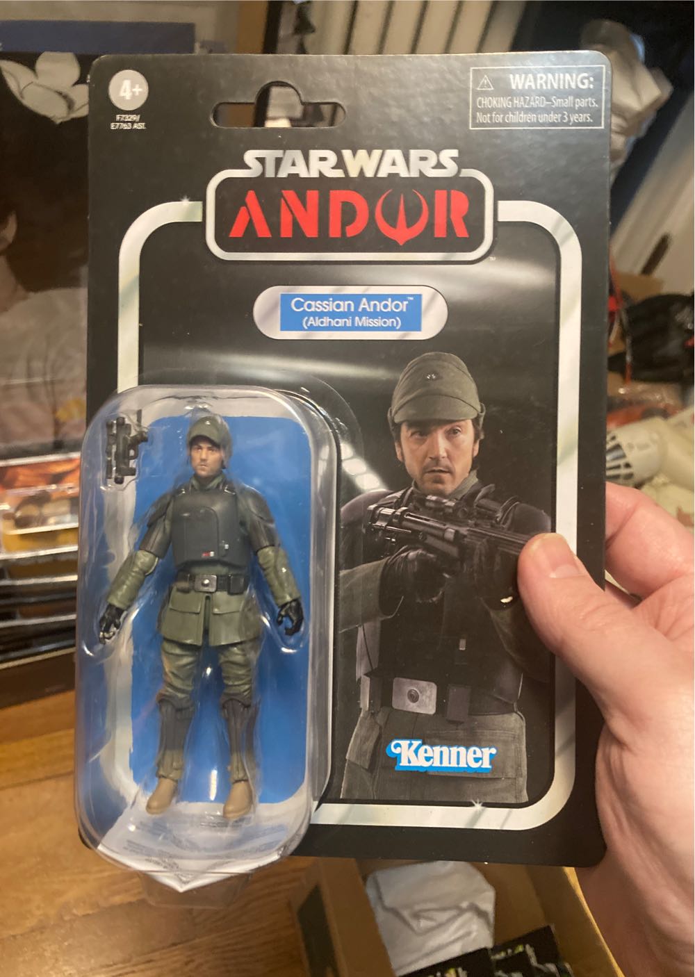 VC267 Cassian Andor (Aldhani Mission) - Disney / Hasbro (Vintage Collection 3.75” 2018- Now) action figure collectible [Barcode 5010996138347] - Main Image 4
