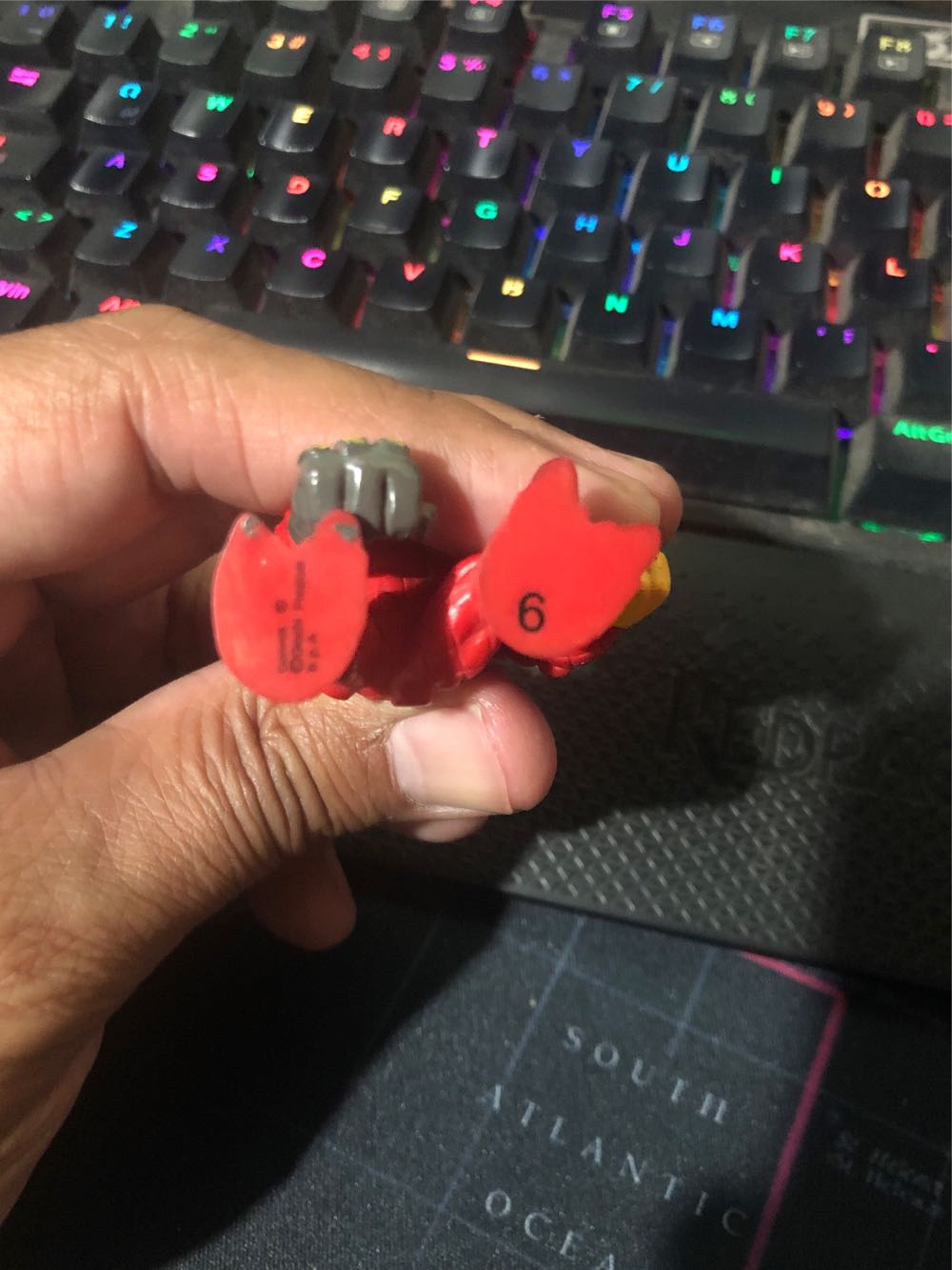 El Mastodonte - Gormiti (Rojo) action figure collectible - Main Image 2