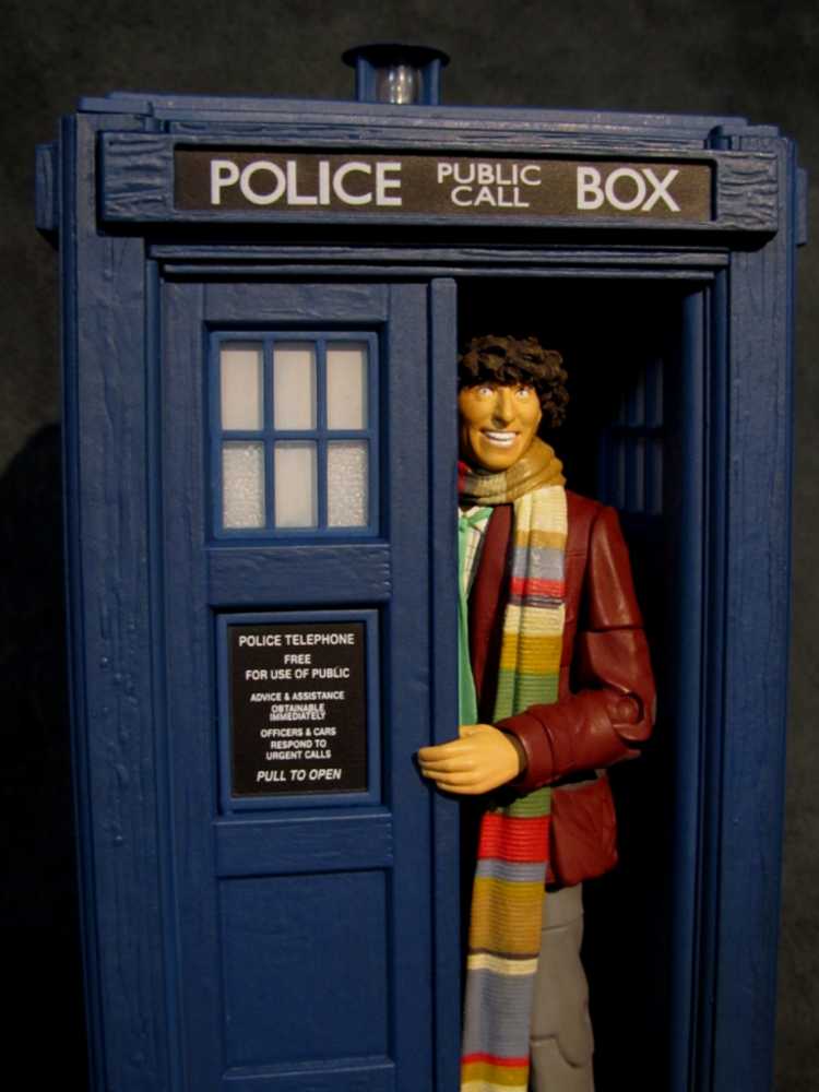 4th Doctor and Electronic Tardis - Character Options (Doctor Who) action figure collectible - Main Image 3