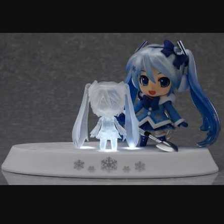 Snow Miku 2012: Fluffy Coat Ver.  action figure collectible - Main Image 2