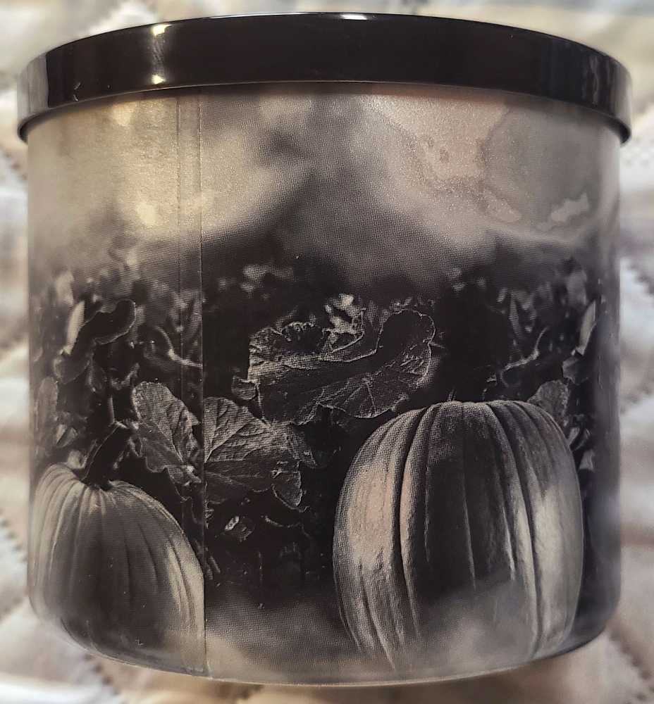 CANDLE: Halloween Bath & Bodyworks Purr fect Pumpkin 2020 - Bath & Bodyworks Candle (Halloween Candle) action figure collectible [Barcode 3664733535818] - Main Image 3