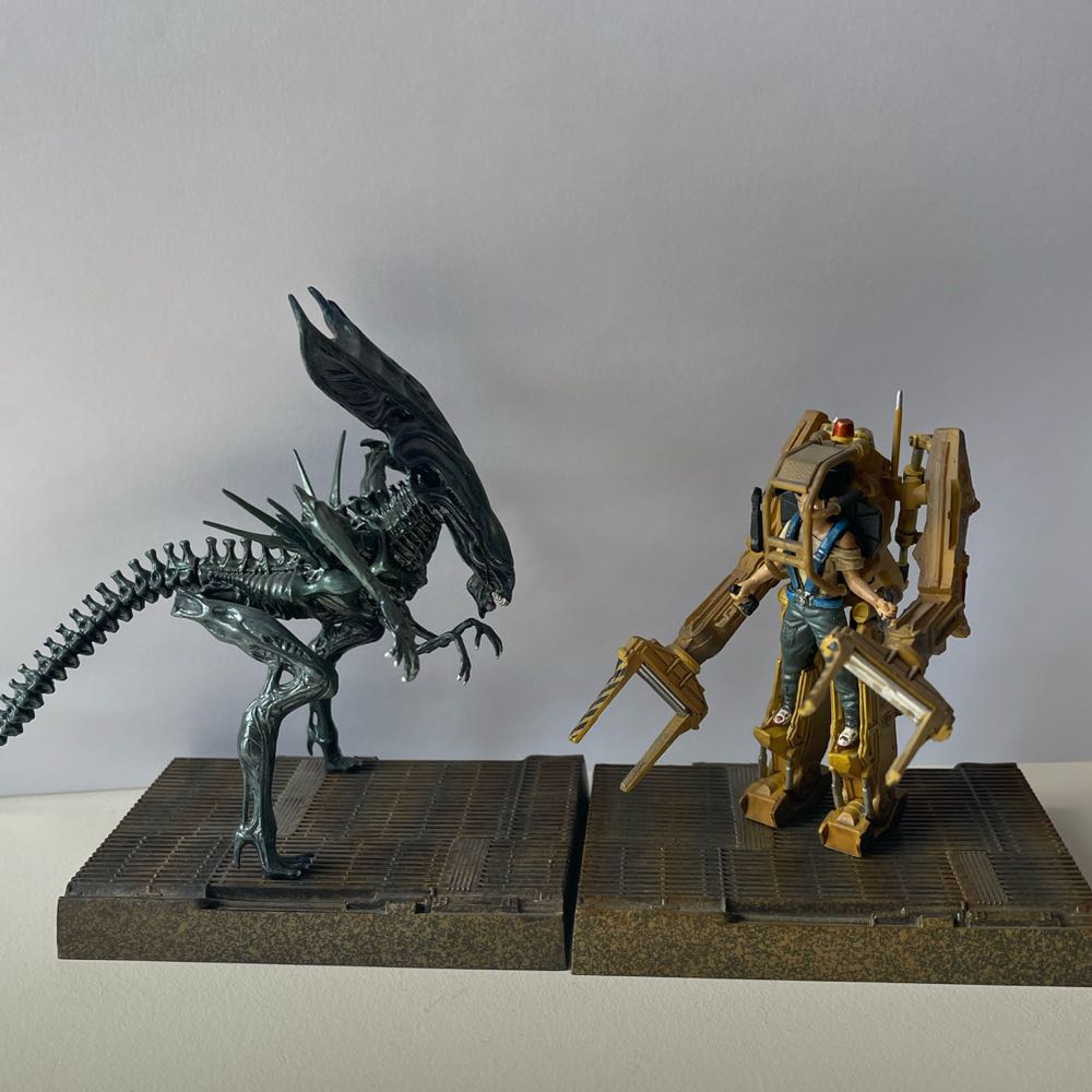 Alien - Mini Figure - Ripley Power Loader Queen  action figure collectible - Main Image 1