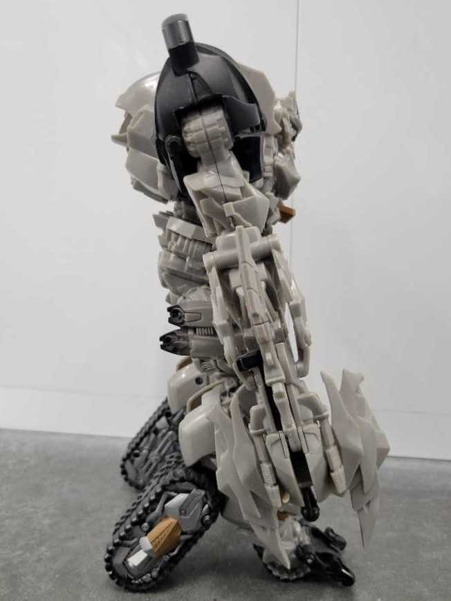 Megatron Leader Robot Mode - Hasbro (Revenge Of The Fallen) action figure collectible - Main Image 3