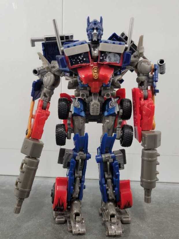 Oprimus Prime With Commettor - Hasbro (Dark Of The Moon) action figure collectible - Main Image 2