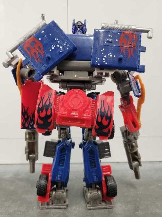 Oprimus Prime With Commettor - Hasbro (Dark Of The Moon) action figure collectible - Main Image 4