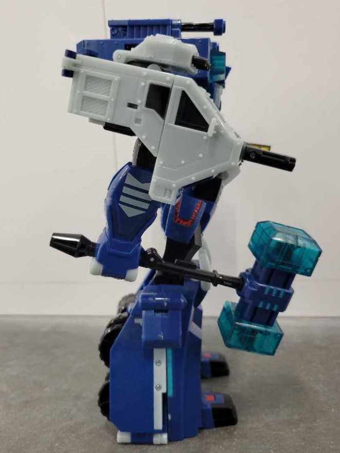 Ultra Magnus - Hasbro (Animated) action figure collectible - Main Image 3