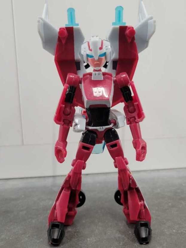 Arcee - Hasbro (Animated) action figure collectible - Main Image 2