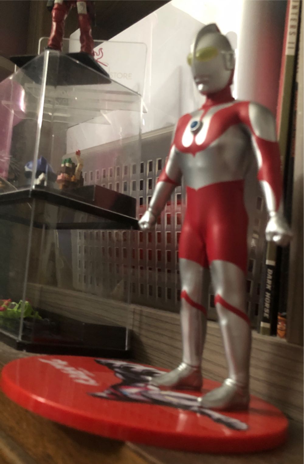 Mezco One:12 Ultraman - Mezco Toyz action figure collectible [Barcode 696198755503] - Main Image 2