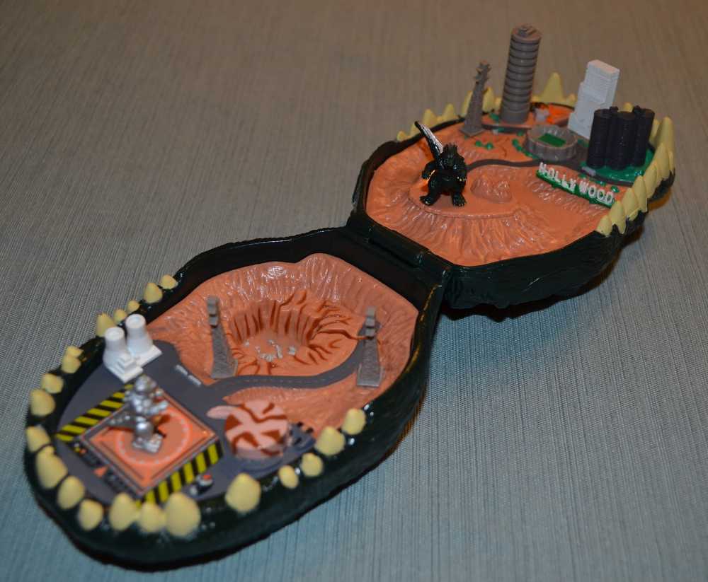 Godzilla Micro Battle Playsets - Godzilla VS. Mechagodzilla in Los Angeles - Trendmasters (Godzilla) action figure collectible - Main Image 2